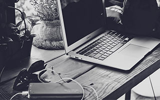 住户因马桶冲水声太响遭邻居起诉，噪音纠纷背后的社区和谐思考